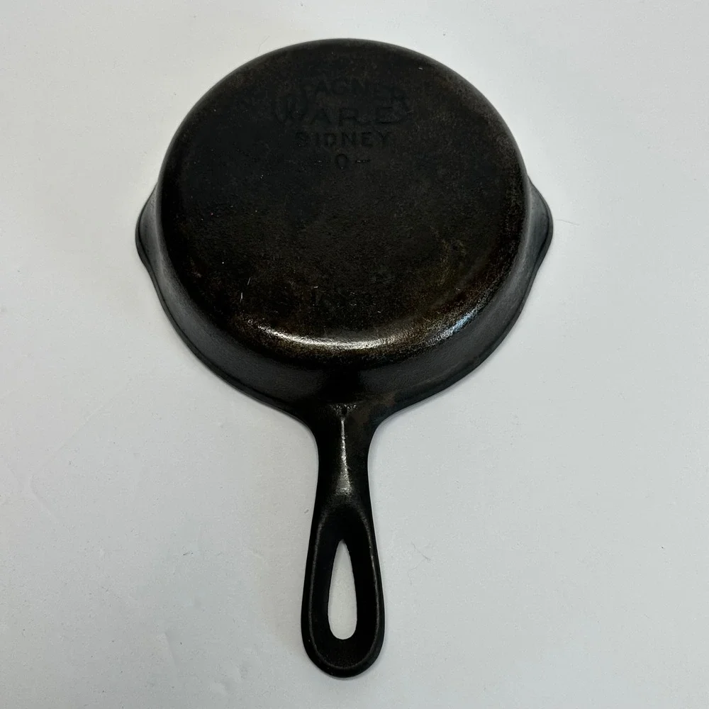 Wagner Ware 1053 No.3 Smooth Bottom Cast Iron Skillet Dual Pour‎ Spouts Vintage